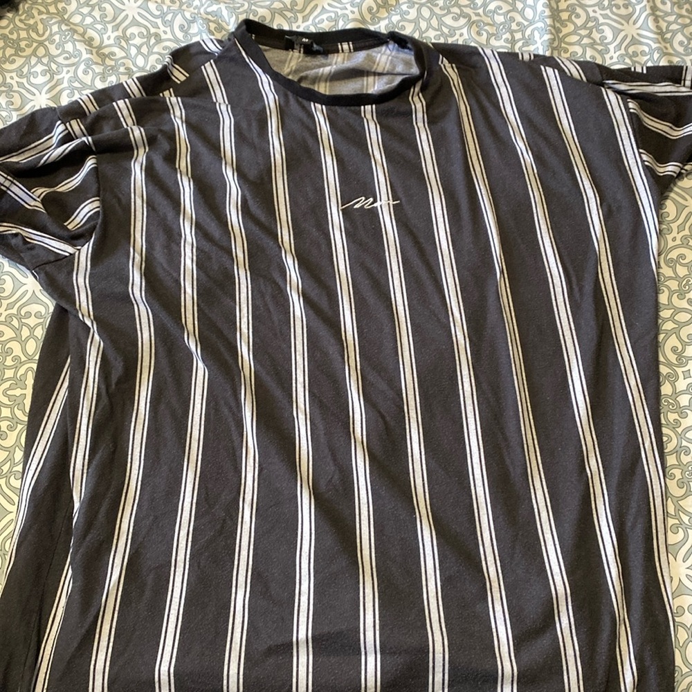 Black and white stripped boohoo shirt